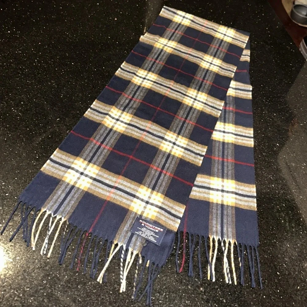 Roundtree & Yorke Plaid scarf
